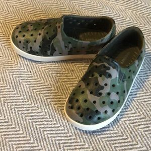 Old Navy toddler boy shoes size 9